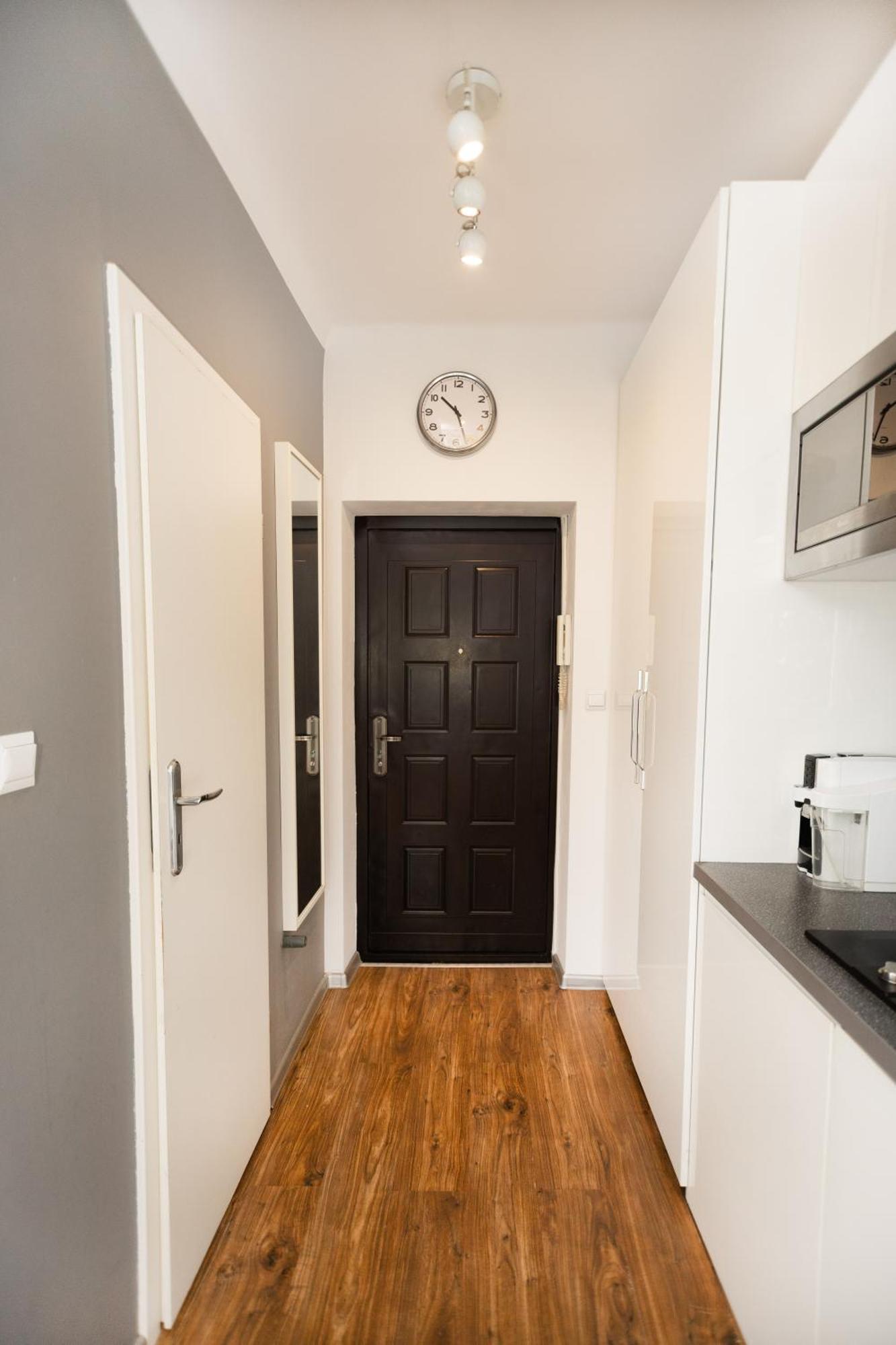 Cozy Studio Next To The Metro And City Center وارسو المظهر الخارجي الصورة