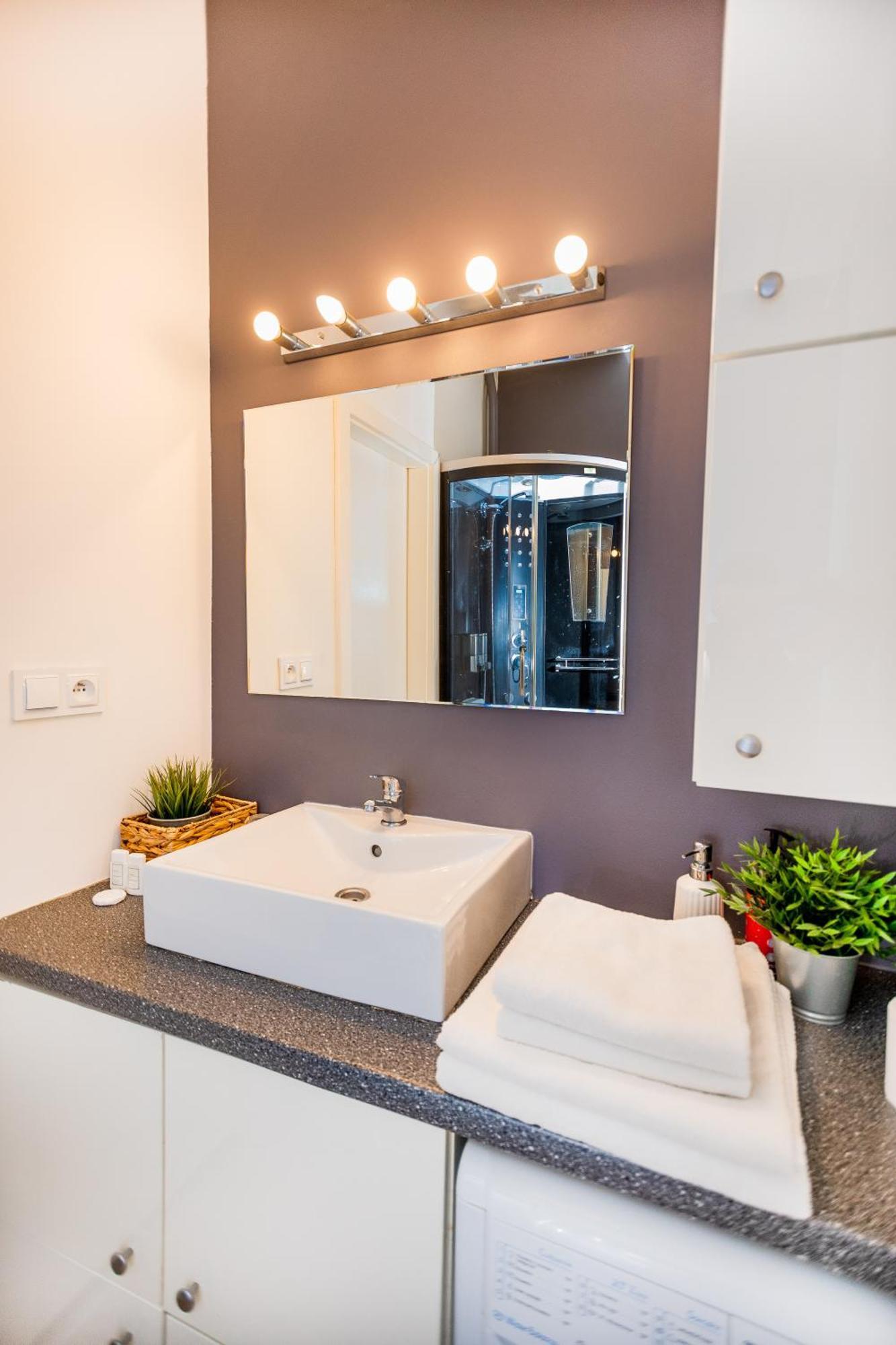 Cozy Studio Next To The Metro And City Center وارسو المظهر الخارجي الصورة